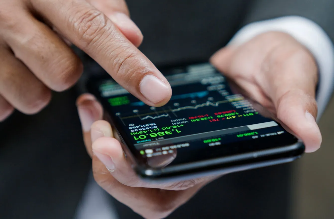 เจาะหุ้นไทยหลังไตรมาส 32568 หุ้นไหนกำไรพุ่ง หุ้นไหนชะลอตัว