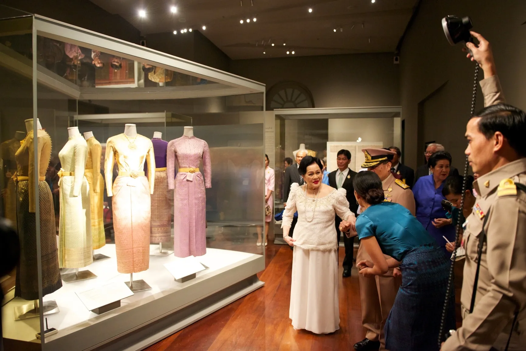 พระมารดาแห่งไหมไทย จากพระราชปณิธานแก้จน สู่การพลิกฟื้นผ้าไหมไทยให้ยั่งยืน