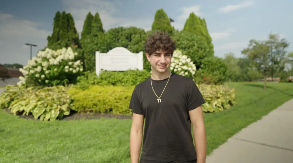 Zach Yadegari คือใคร ทำไมถึงหาเงินได้ถึง 990 ล้านบาท ด้วยวัยแค่ 18 ปี