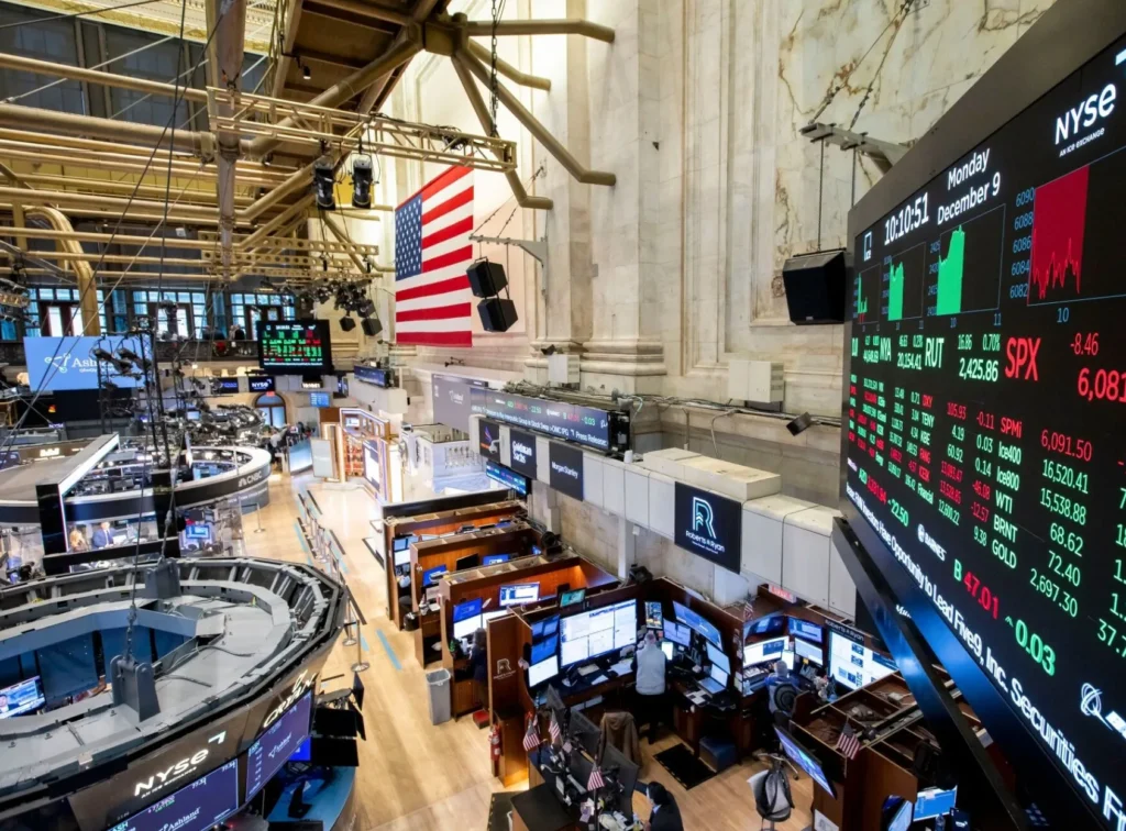 วิธีจัดพอร์ตรับมือหุ้นโลกร่วงหนัก นักลงทุนควรใช้กลยุทธ์จัดพอร์ตอย่างไร