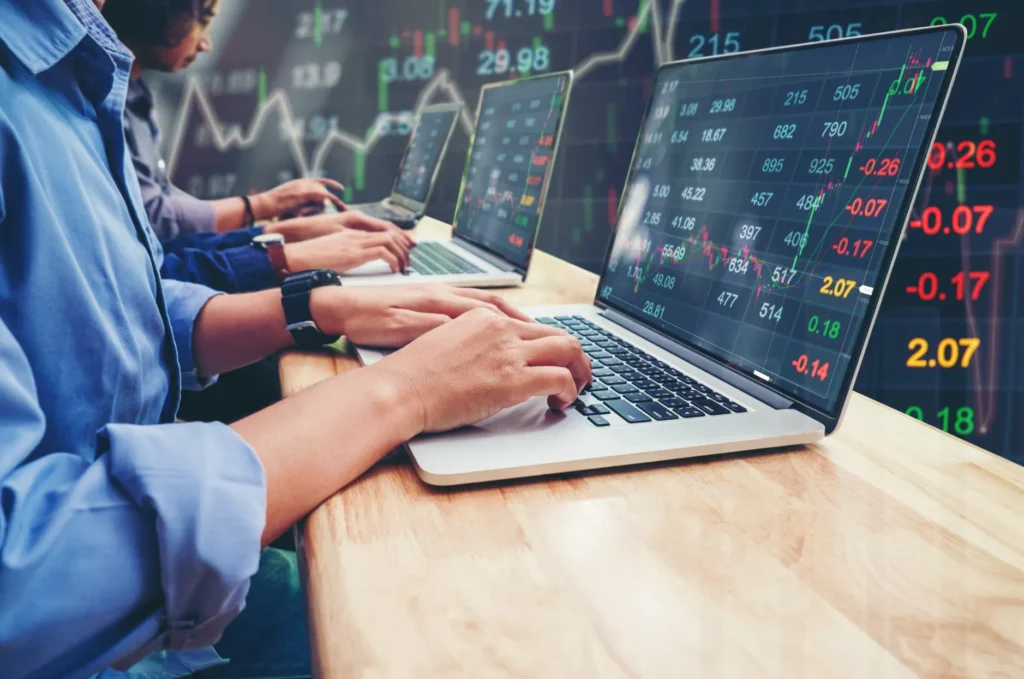 3 หุ้นไทยเด่น 2025 ที่ต้องมีติดพอร์ต! รับเทรนด์ดอกเบี้ยขาลง