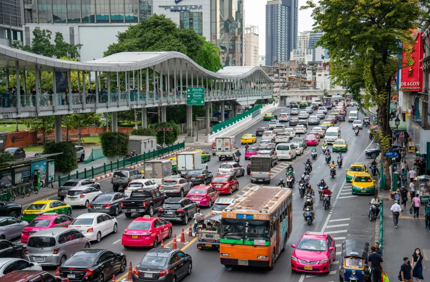 ทำไมเศรษฐกิจไทยส่งออกโตแต่ยังอ่อนแอ พร้อม 'เจาะหุ้นเด่น' ฝ่ามรสุมเศรษฐกิจไทยปี 68