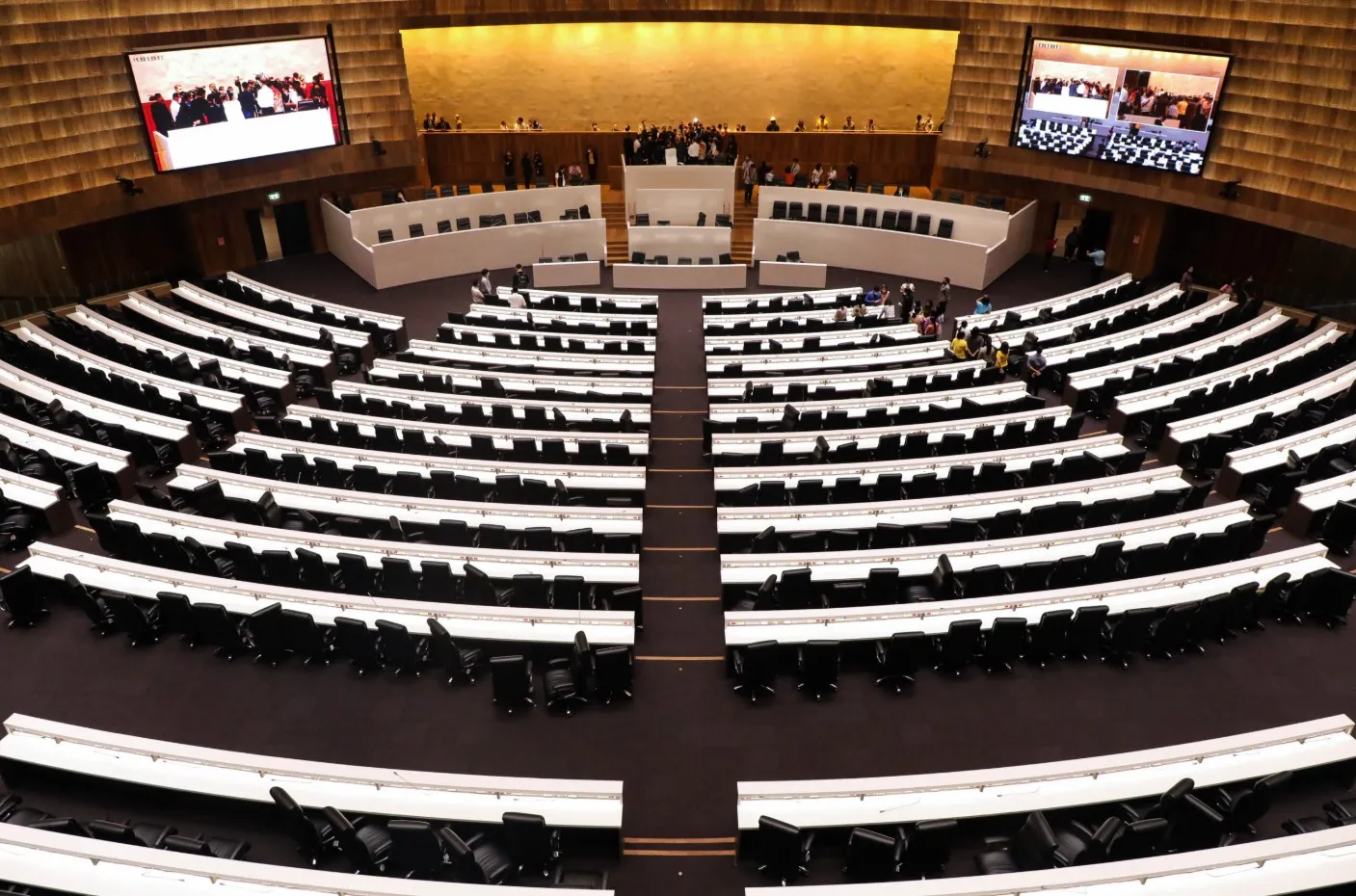 วิเคราะห์หุ้นไทยหลัง แพทองธาร พ้นนายกฯ พร้อมส่อง 2 ฉากทัศน์ใหม่และทิศทางลงทุน